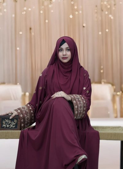 কালার: মেরুন